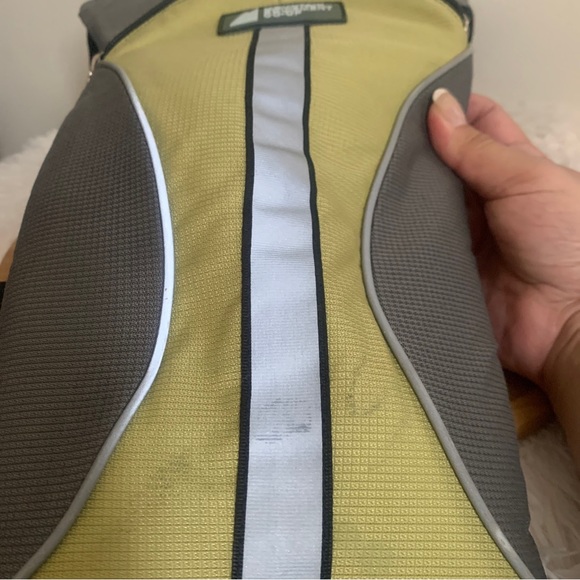 MEC Mountain Equipment Co-op Daypack Hiking Grey/Lime/Black Very Light - Picture 3 of 6